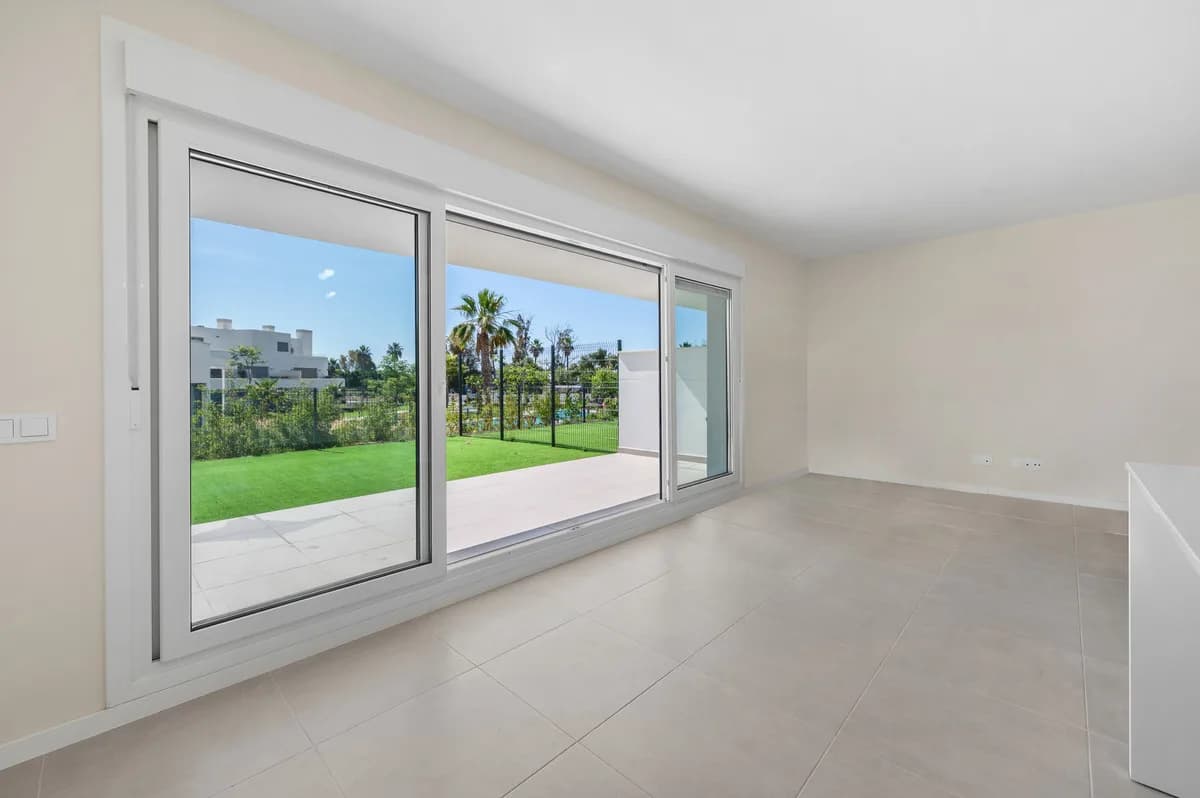 2 Bedroom Ground Floor Apartment for Sale in Estepona, Málaga - Image 8
