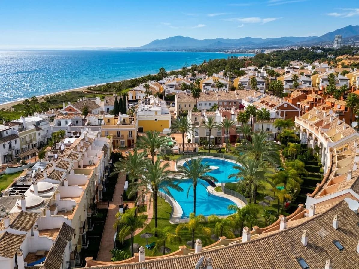 4 Bedroom Townhouse for Sale in Bahía de Marbella, Málaga