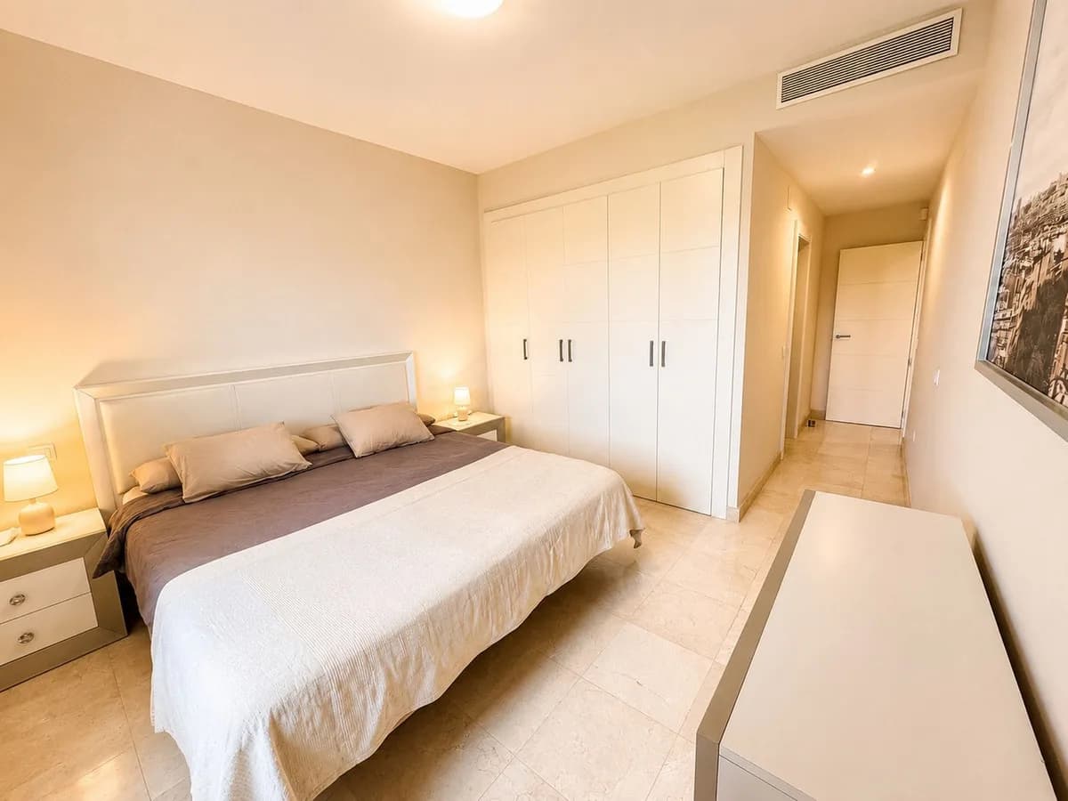 2 Bedroom Middle Floor Apartment for Sale in Los Flamingos, Málaga - Image 9