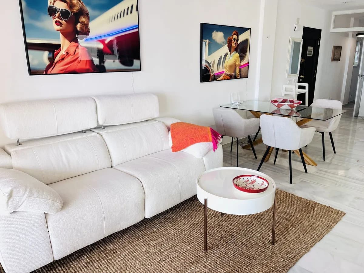 2 Bedroom Middle Floor Apartment for Sale in Calahonda, Málaga - Image 5