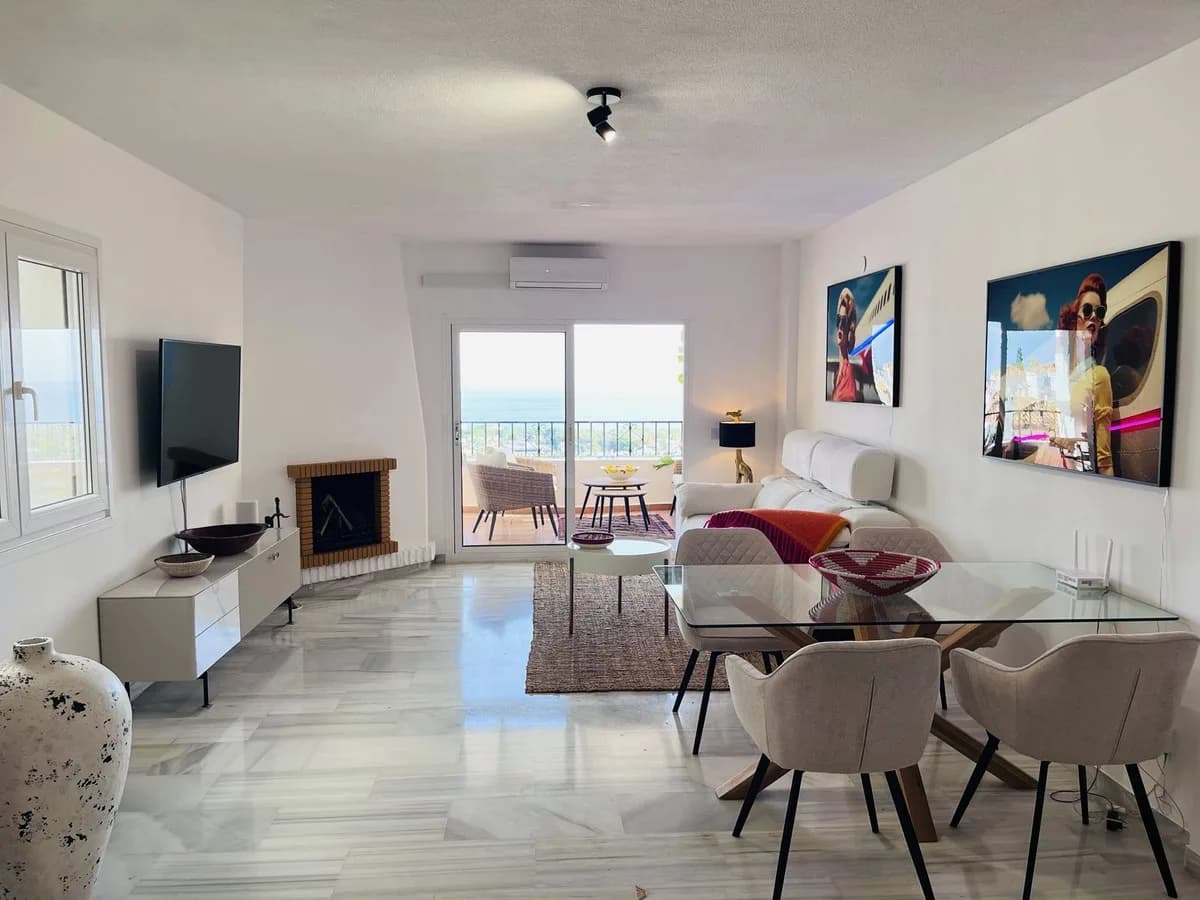 2 Bedroom Middle Floor Apartment for Sale in Calahonda, Málaga - Image 9