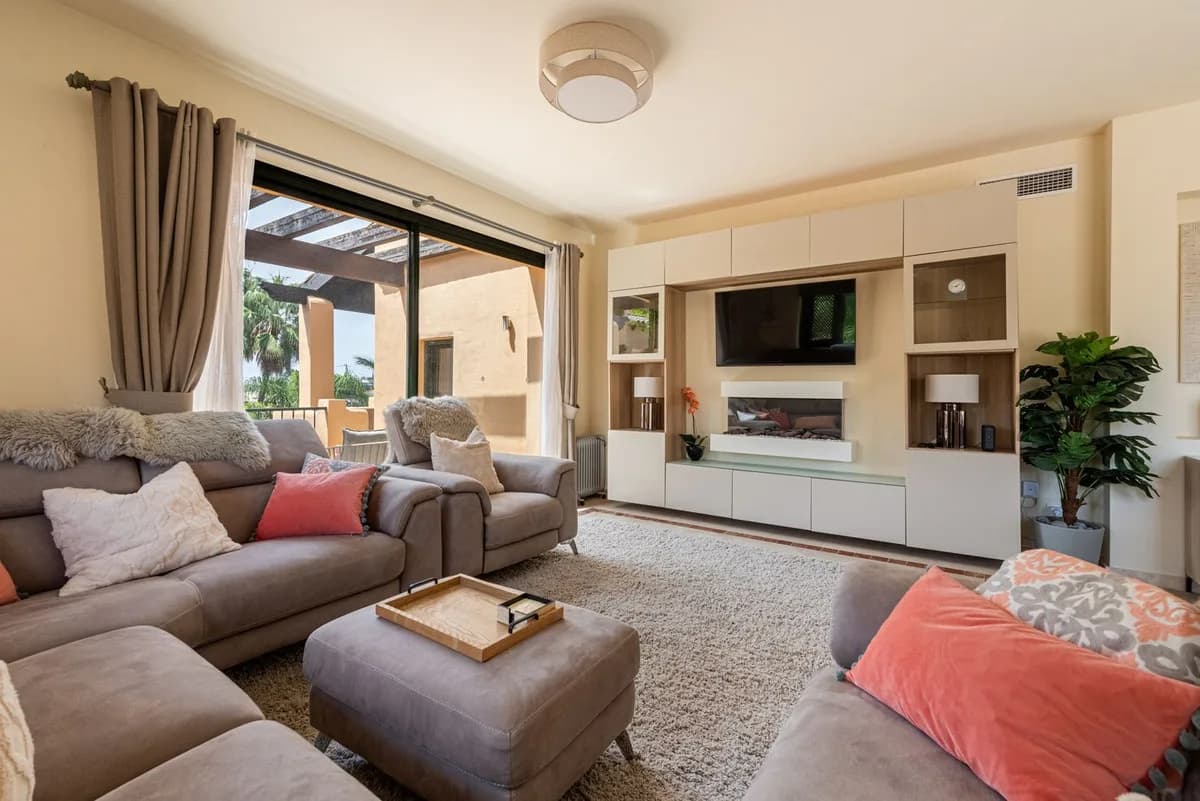 3 Bedroom Penthouse Duplex for Sale in Estepona, Málaga - Image 8