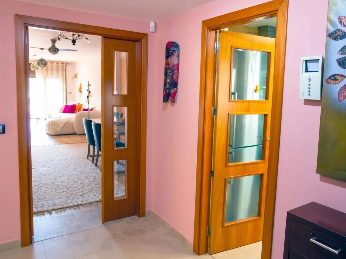 Middle Floor Studio for Sale in Estepona, Málaga - Image 4