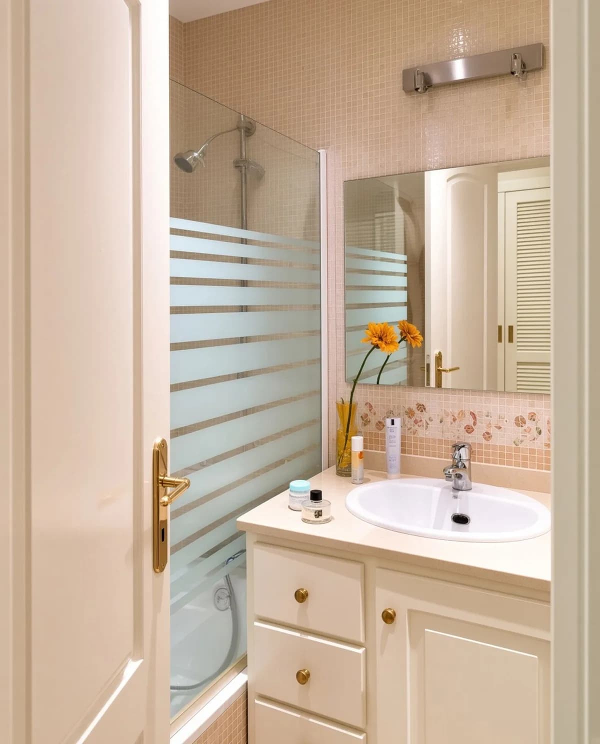 Middle Floor Studio for Sale in Estepona, Málaga - Image 8