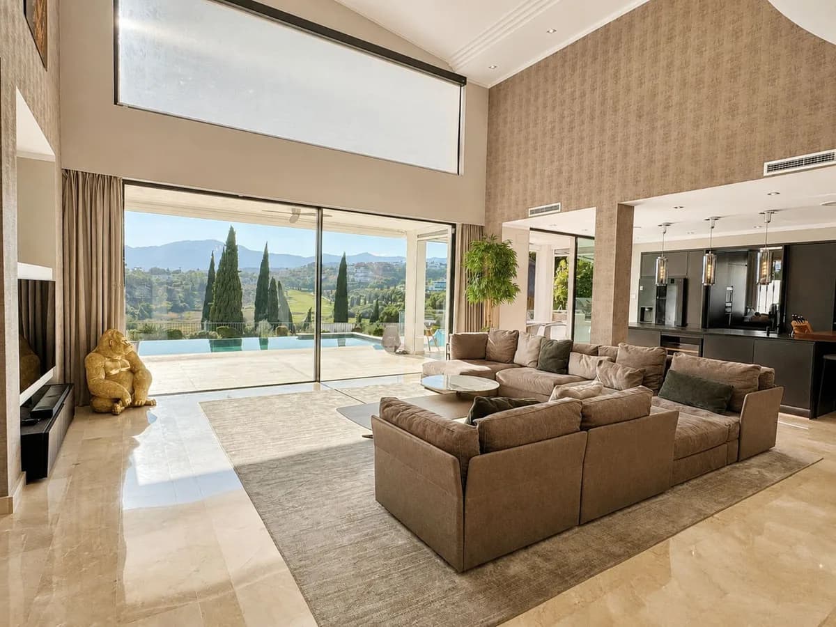 6 Bedroom Detached Villa for Sale in Los Flamingos, Málaga - Image 3