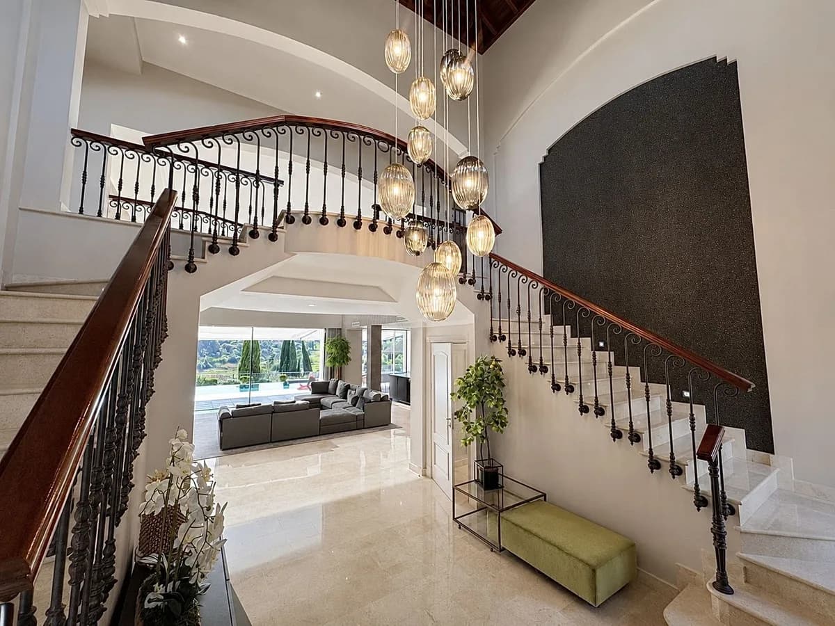 6 Bedroom Detached Villa for Sale in Los Flamingos, Málaga - Image 6
