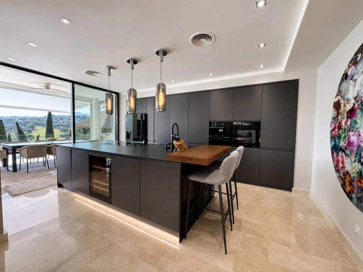 6 Bedroom Detached Villa for Sale in Los Flamingos, Málaga - Image 8