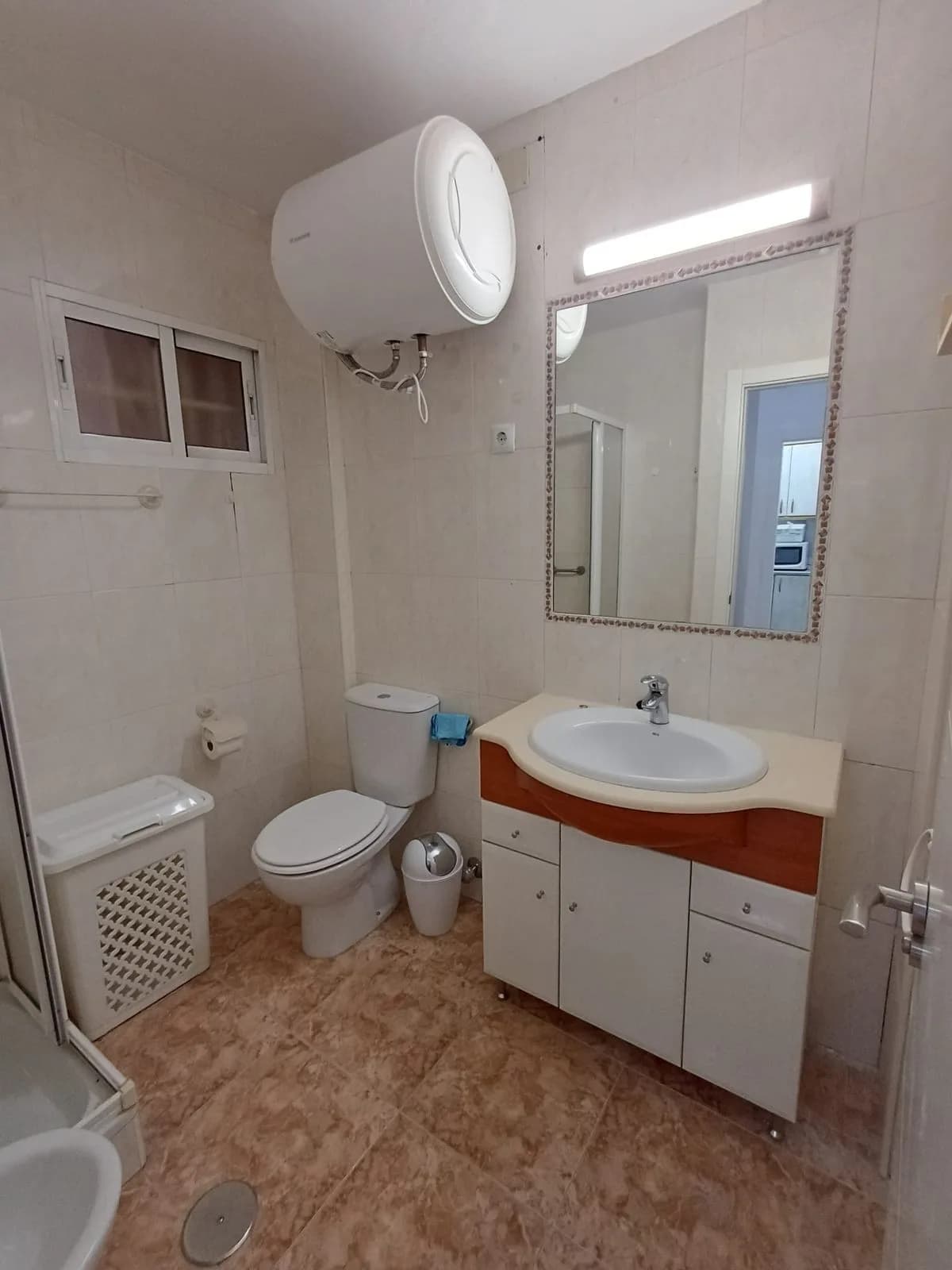 1 Bedroom Middle Floor Apartment for Sale in Benalmadena, Málaga - Image 3
