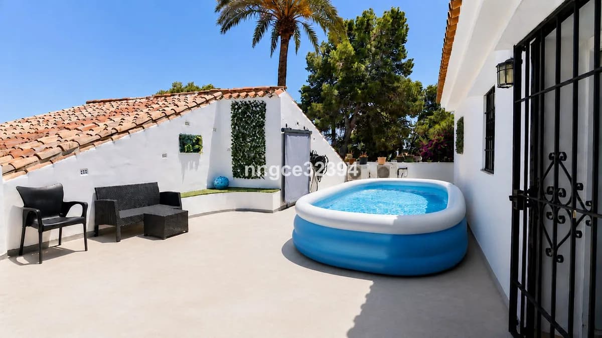 5 Bedroom Penthouse for Sale in New Golden Mile, Málaga - Image 5