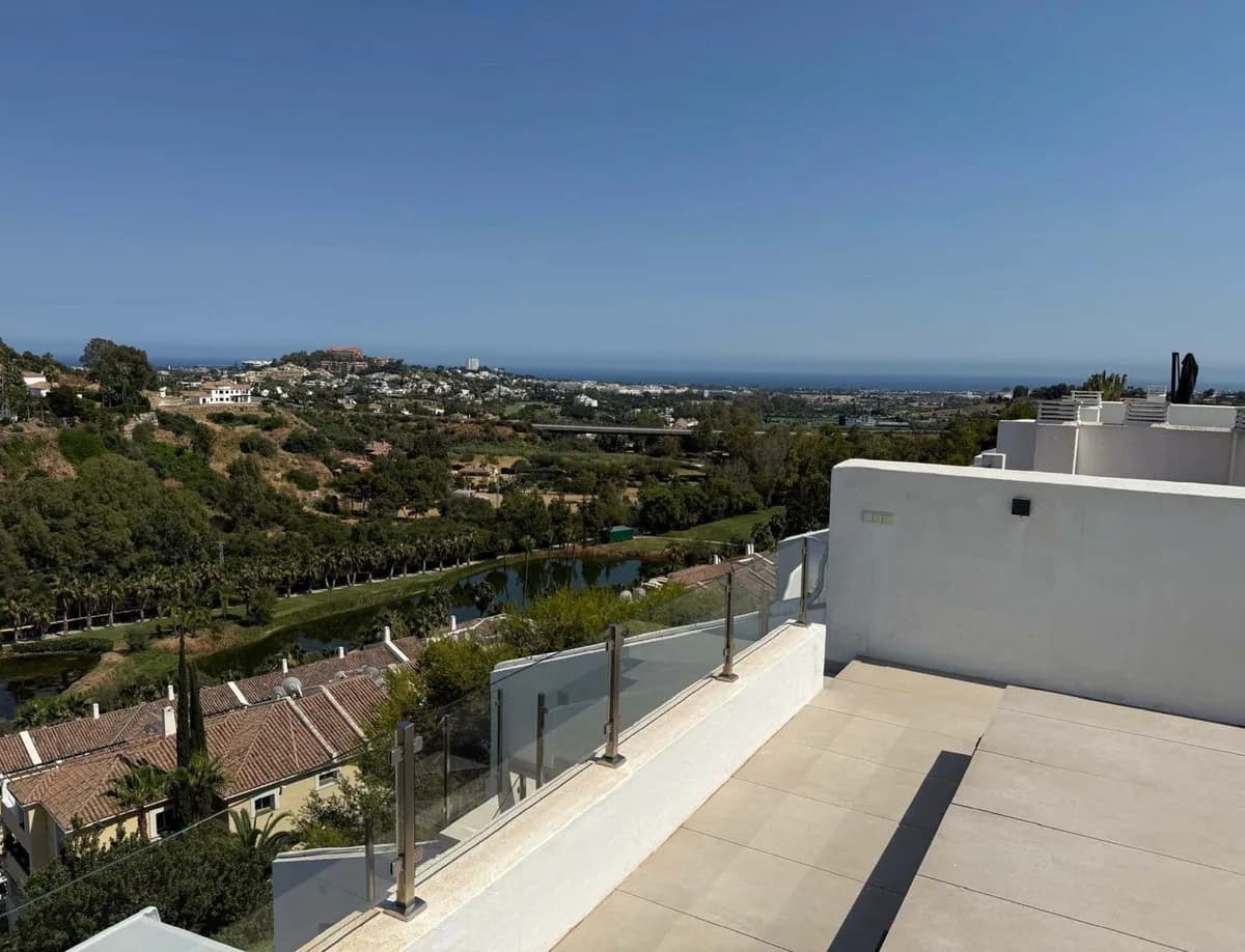 2 Bedroom Penthouse for Sale in La Quinta, Málaga - Image 4