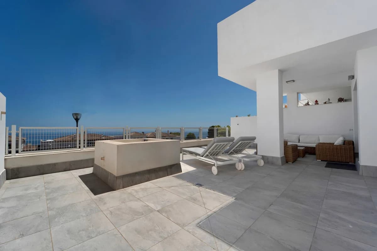 2 Bedroom Ground Floor Apartment for Sale in Benalmadena Pueblo, Málaga - Image 3