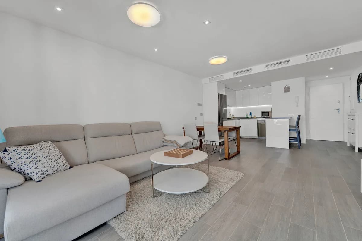 2 Bedroom Ground Floor Apartment for Sale in Benalmadena Pueblo, Málaga - Image 4