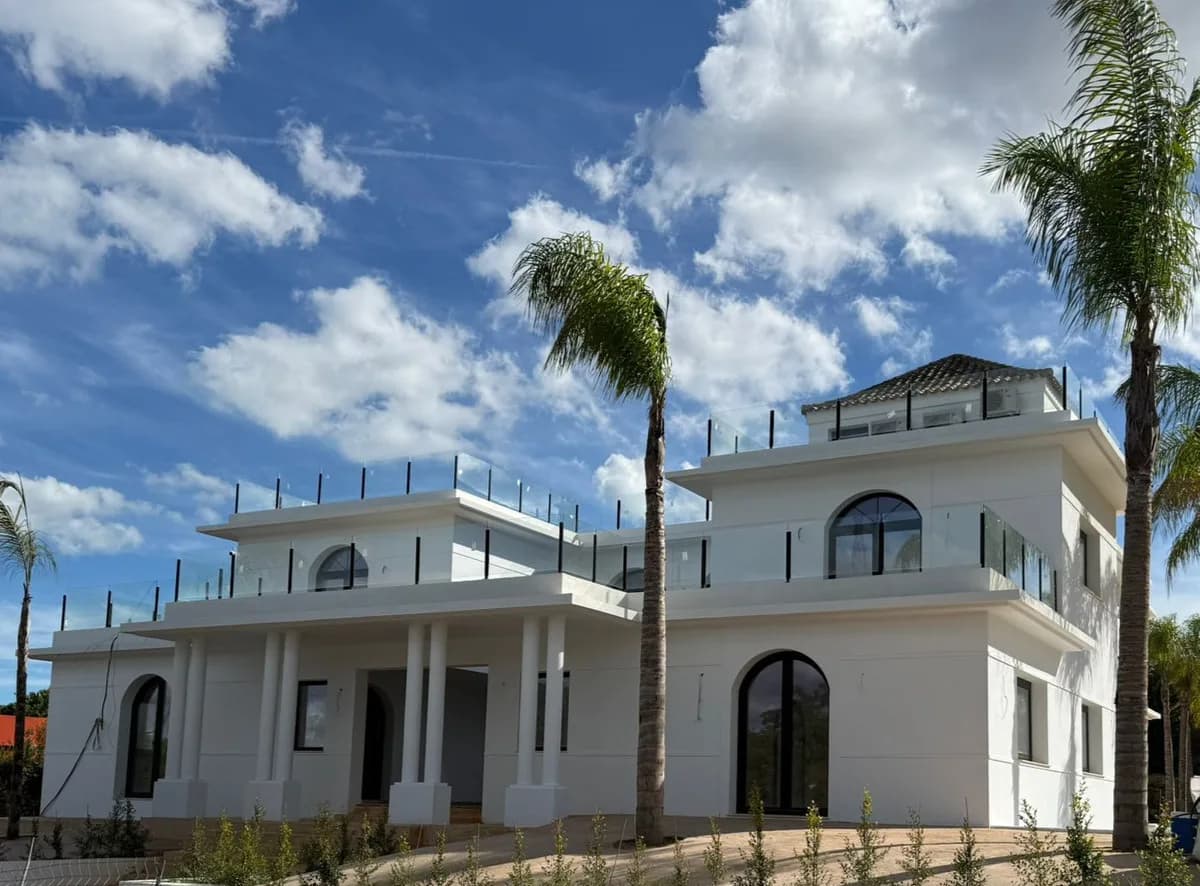 5 Bedroom Detached Villa for Sale in Sotogrande Alto, Cádiz - Image 2