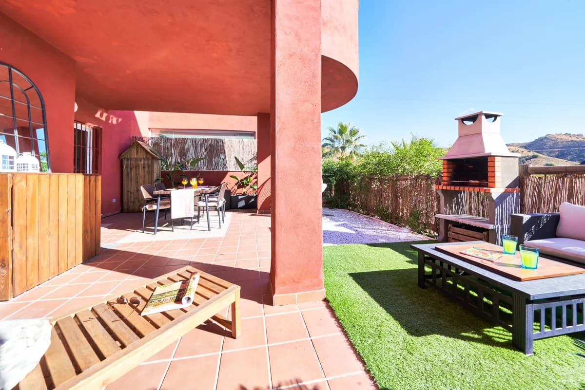 2 Bedroom Middle Floor Apartment for Sale in Reserva de Marbella, Málaga - Image 5