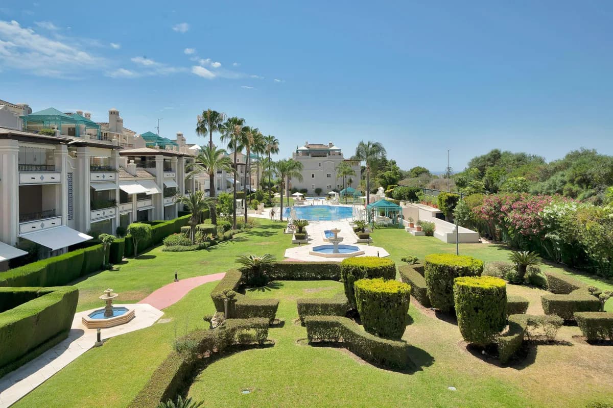 3 Bedroom Ground Floor Apartment for Sale in Marbella, Málaga