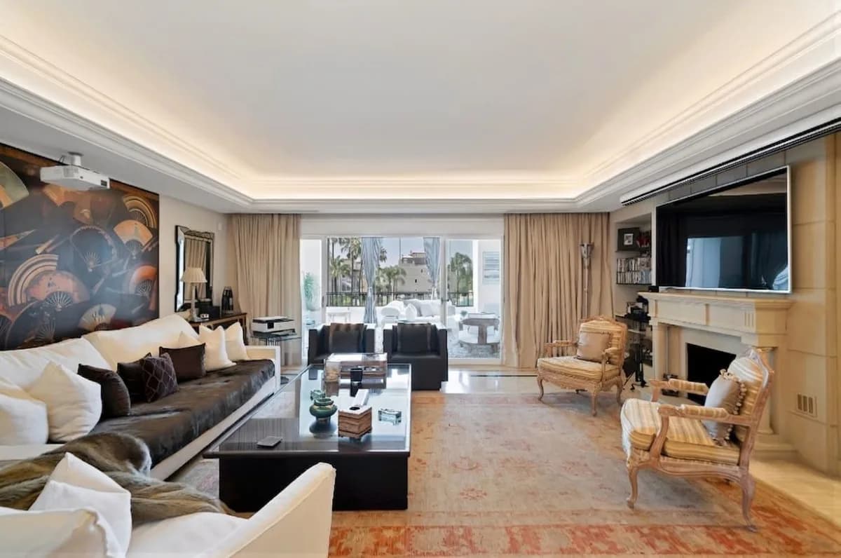 3 Bedroom Ground Floor Apartment for Sale in Marbella, Málaga - Image 2