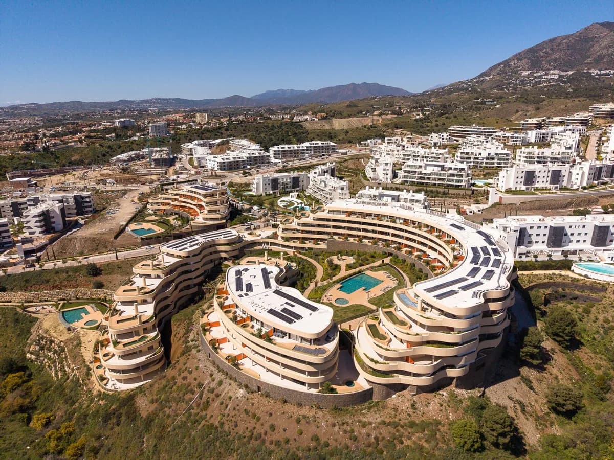 2 Bedroom Middle Floor Apartment for Sale in Fuengirola, Málaga