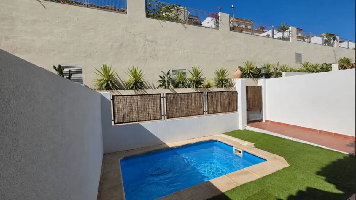 4 Bedroom Townhouse for Sale in Benalmadena, Málaga - Image 2