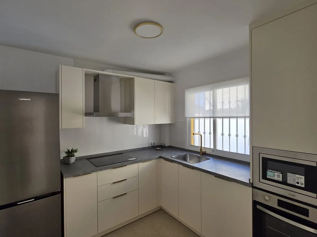 4 Bedroom Townhouse for Sale in Benalmadena, Málaga - Image 6