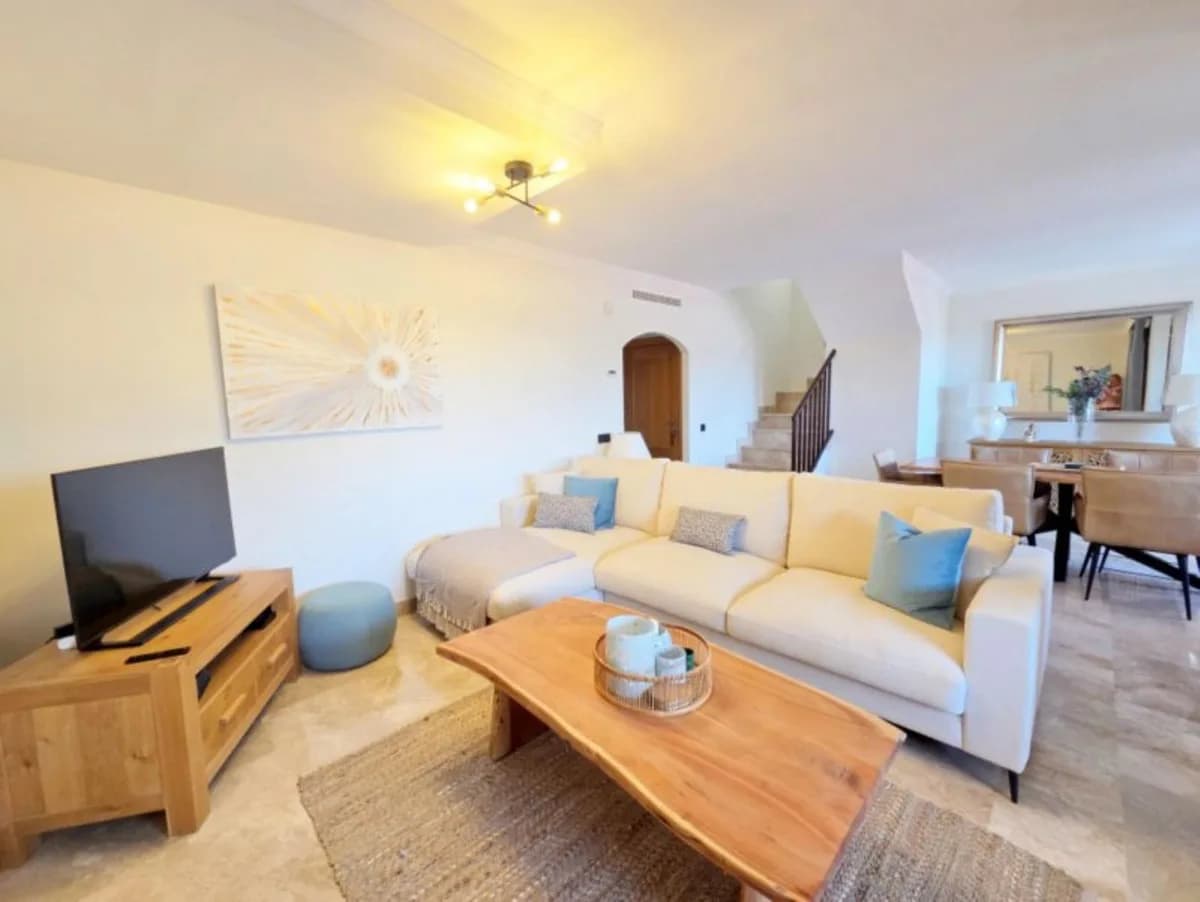 3 Bedroom Penthouse Duplex for Sale in La Duquesa, Málaga - Image 2