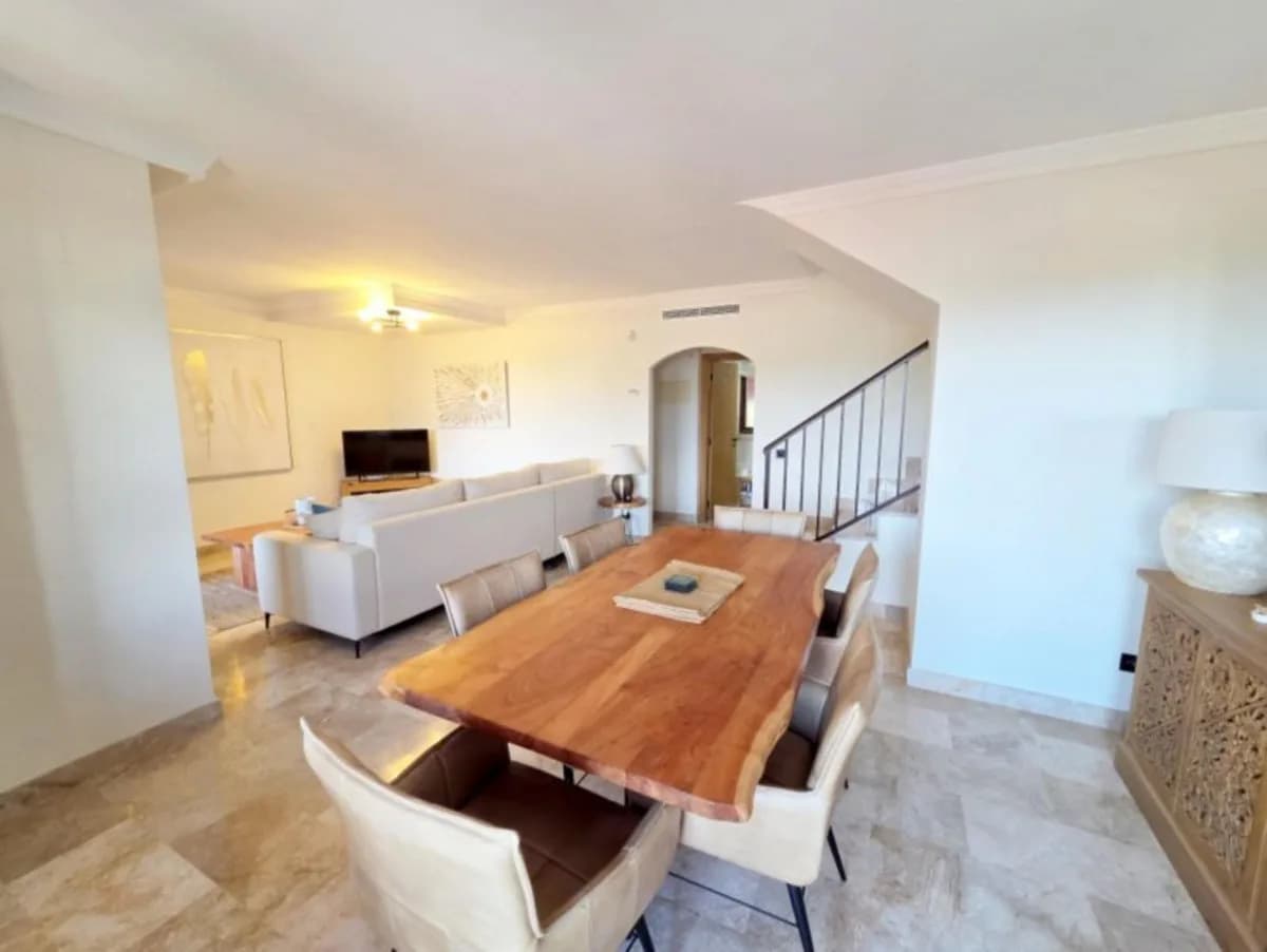 3 Bedroom Penthouse Duplex for Sale in La Duquesa, Málaga - Image 4