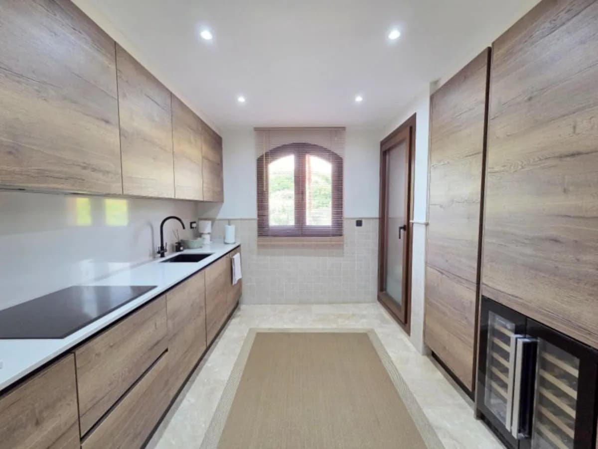 3 Bedroom Penthouse Duplex for Sale in La Duquesa, Málaga - Image 9