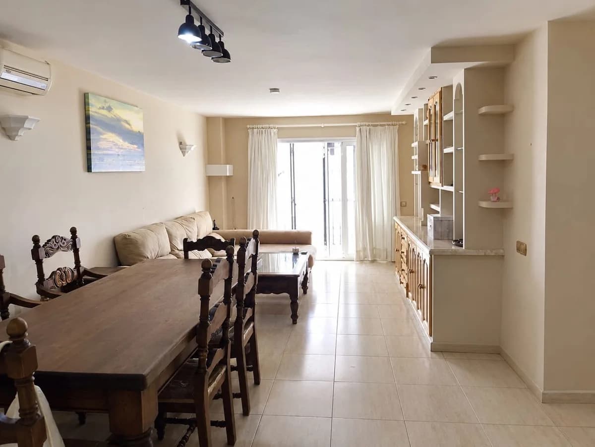 3 Bedroom Middle Floor Apartment for Sale in Marbella, Málaga