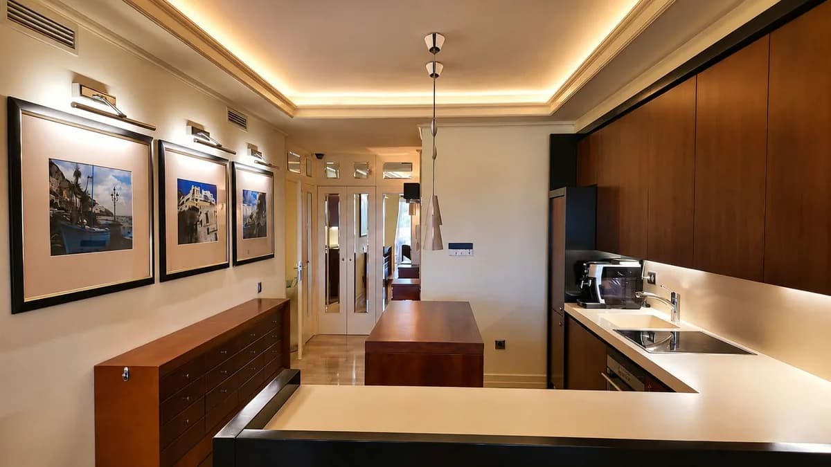 2 Bedroom Middle Floor Apartment for Sale in Sierra Blanca, Málaga - Image 3