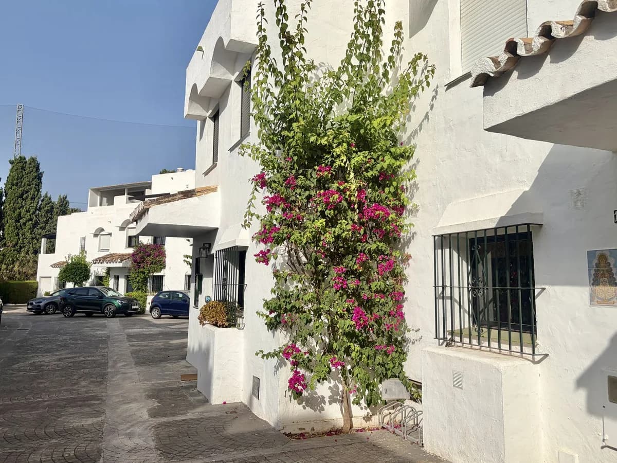 3 Bedroom Townhouse for Sale in Guadalmina Baja, Málaga - Image 2
