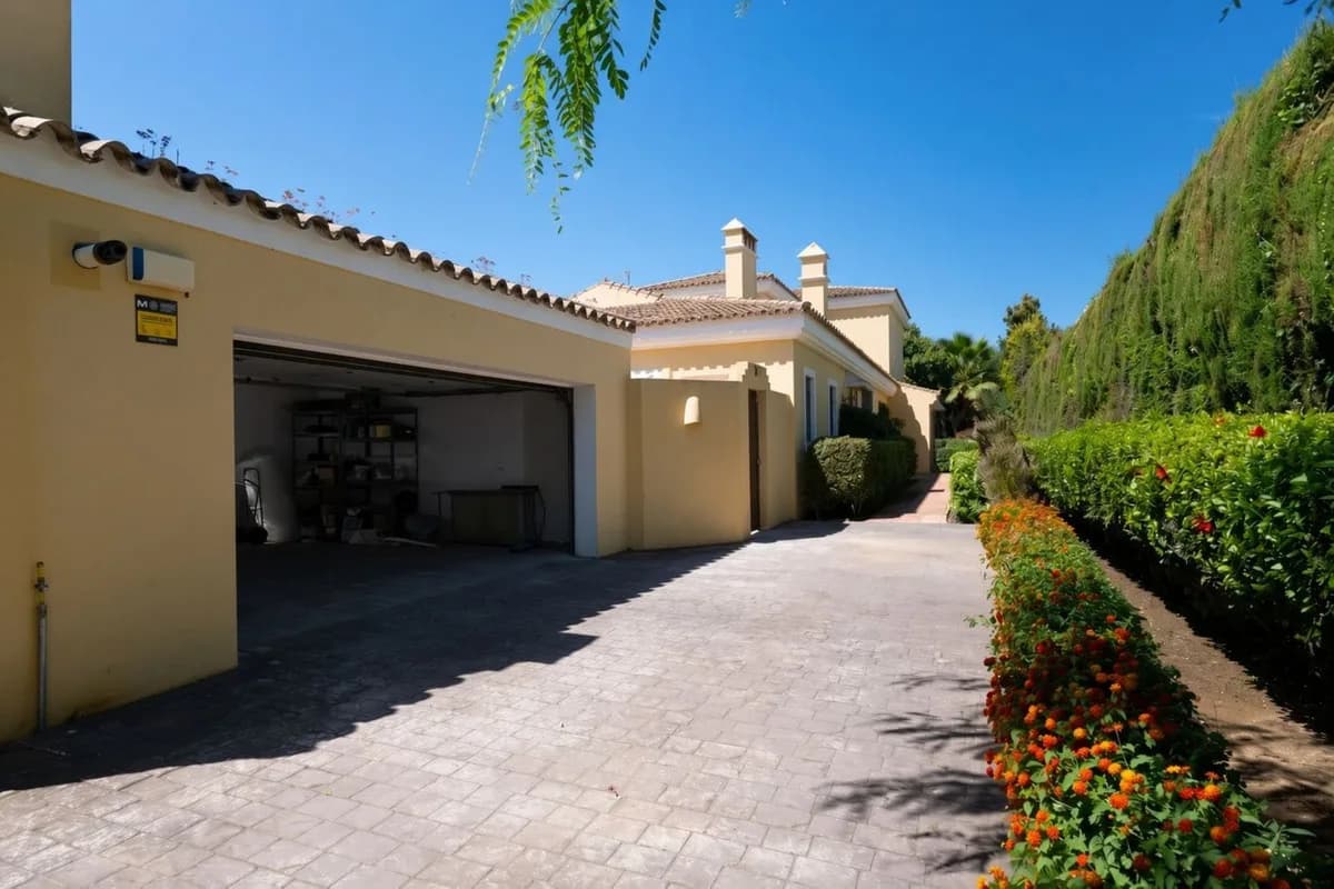 5 Bedroom Detached Villa for Sale in Sotogrande Costa, Cádiz - Image 8