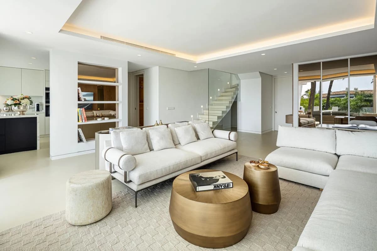 4 Bedroom Penthouse Duplex for Sale in The Golden Mile, Málaga - Image 8