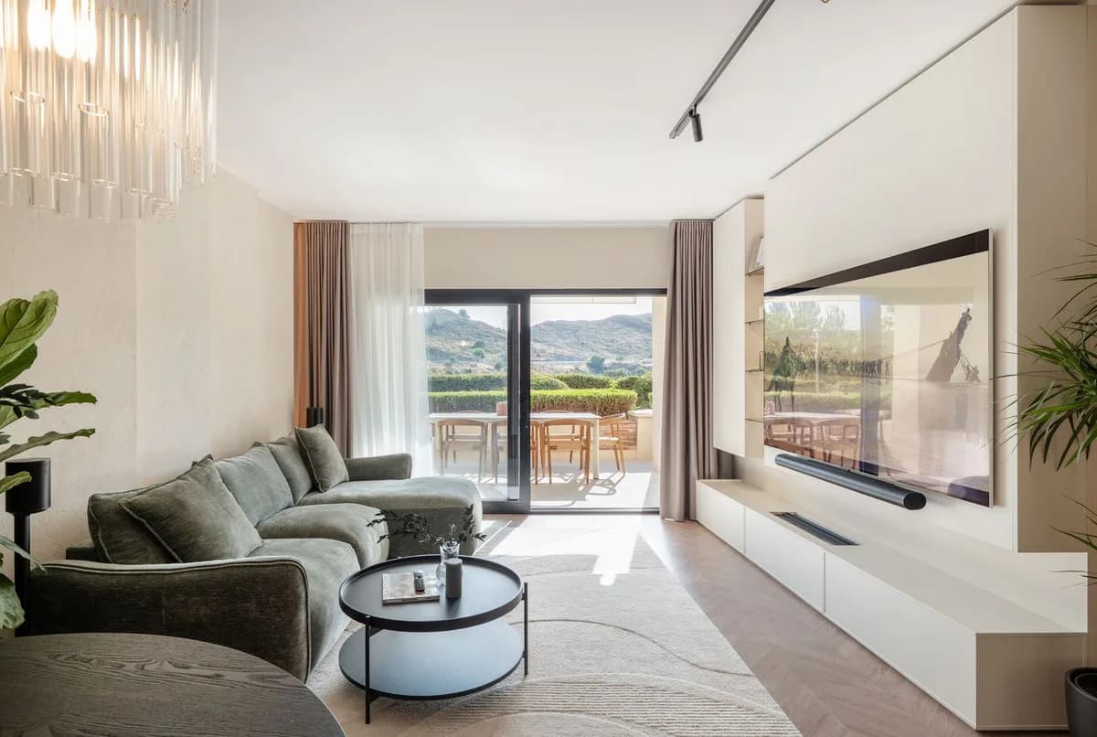 4 Bedroom Ground Floor Apartment for Sale in Benahavís, Málaga - Image 3