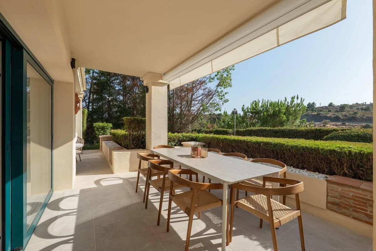4 Bedroom Ground Floor Apartment for Sale in Benahavís, Málaga - Image 4