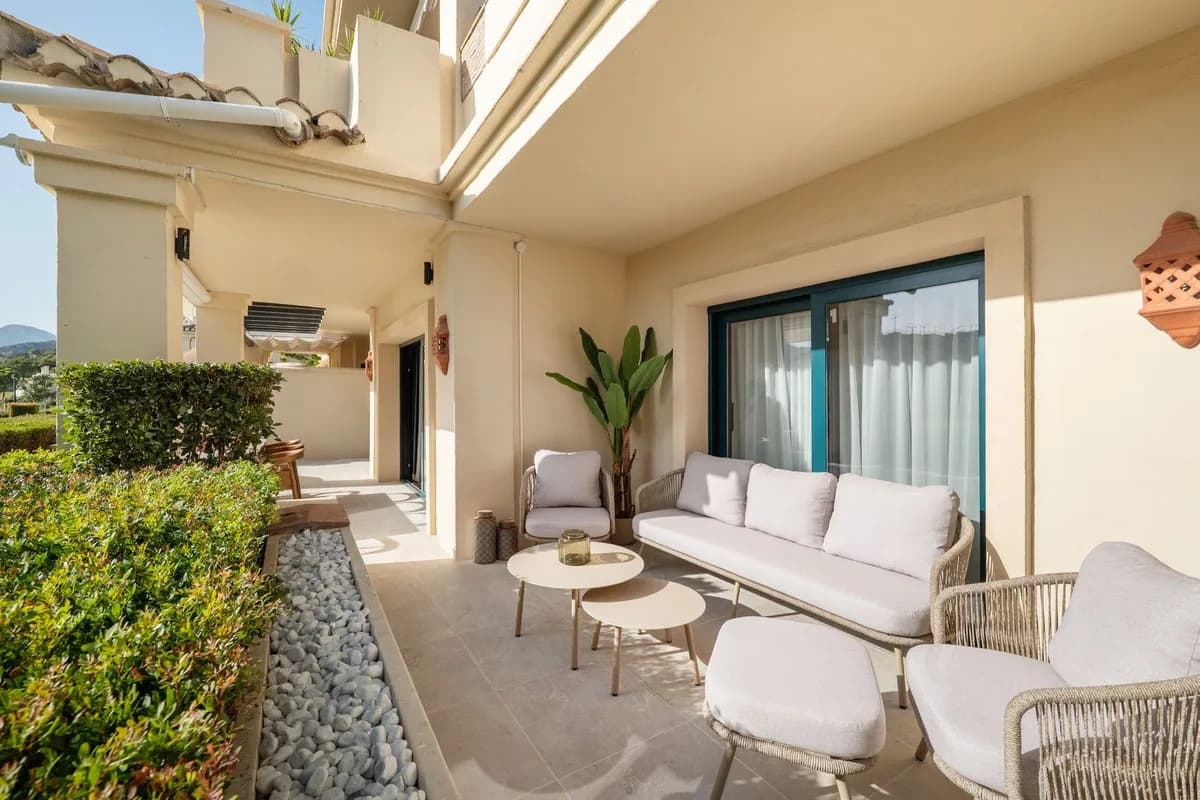 4 Bedroom Ground Floor Apartment for Sale in Benahavís, Málaga - Image 5