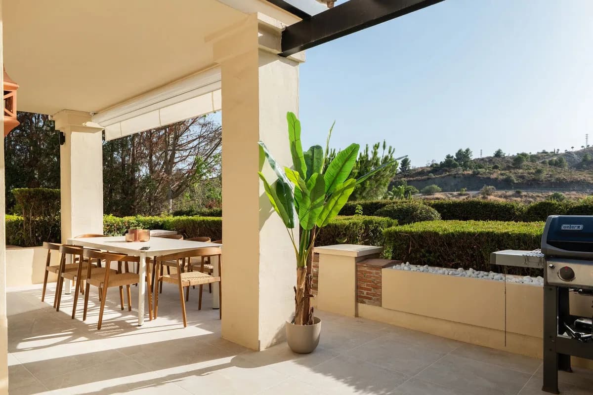 4 Bedroom Ground Floor Apartment for Sale in Benahavís, Málaga - Image 6