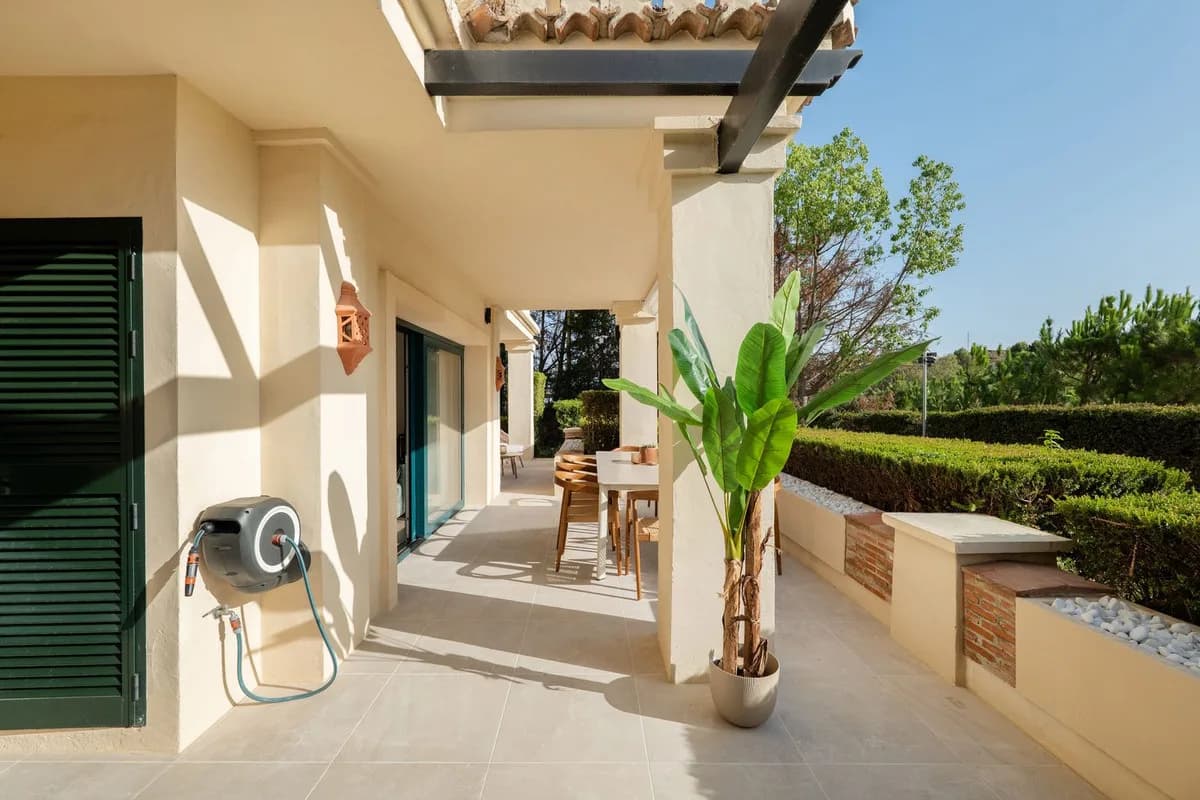 4 Bedroom Ground Floor Apartment for Sale in Benahavís, Málaga - Image 7