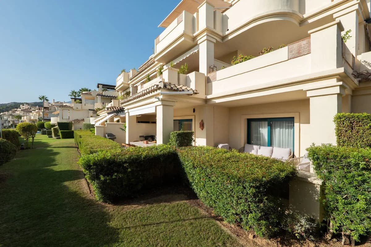 4 Bedroom Ground Floor Apartment for Sale in Benahavís, Málaga - Image 8