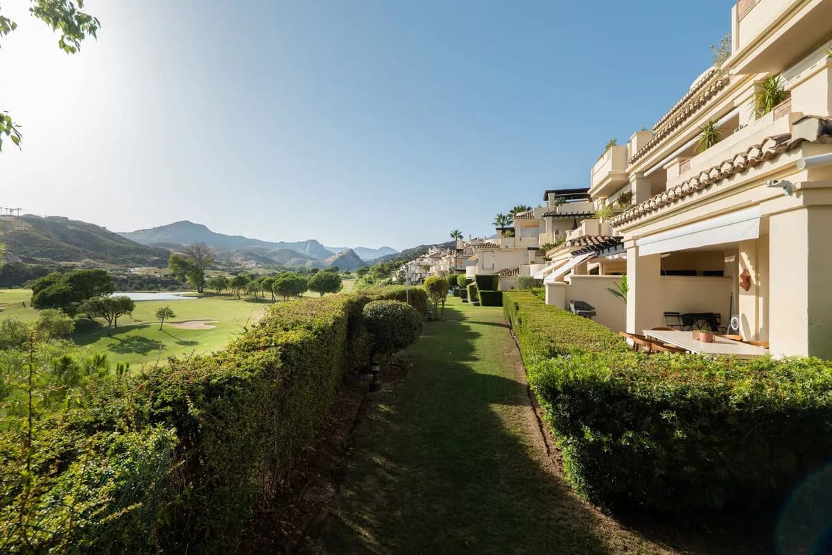 4 Bedroom Ground Floor Apartment for Sale in Benahavís, Málaga - Image 9