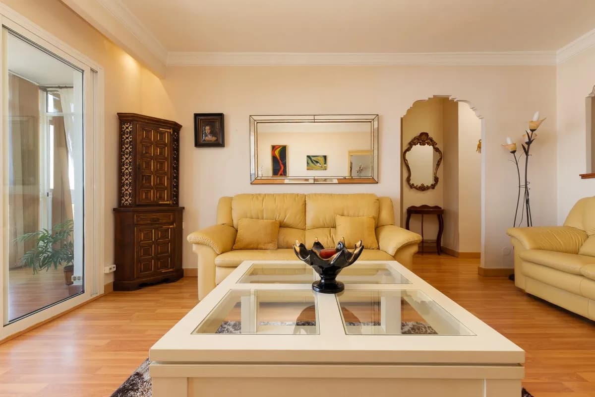2 Bedroom Top Floor Apartment for Sale in Fuengirola, Málaga - Image 2