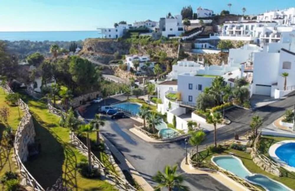 3 Bedroom Middle Floor Apartment for Sale in Benahavís, Málaga