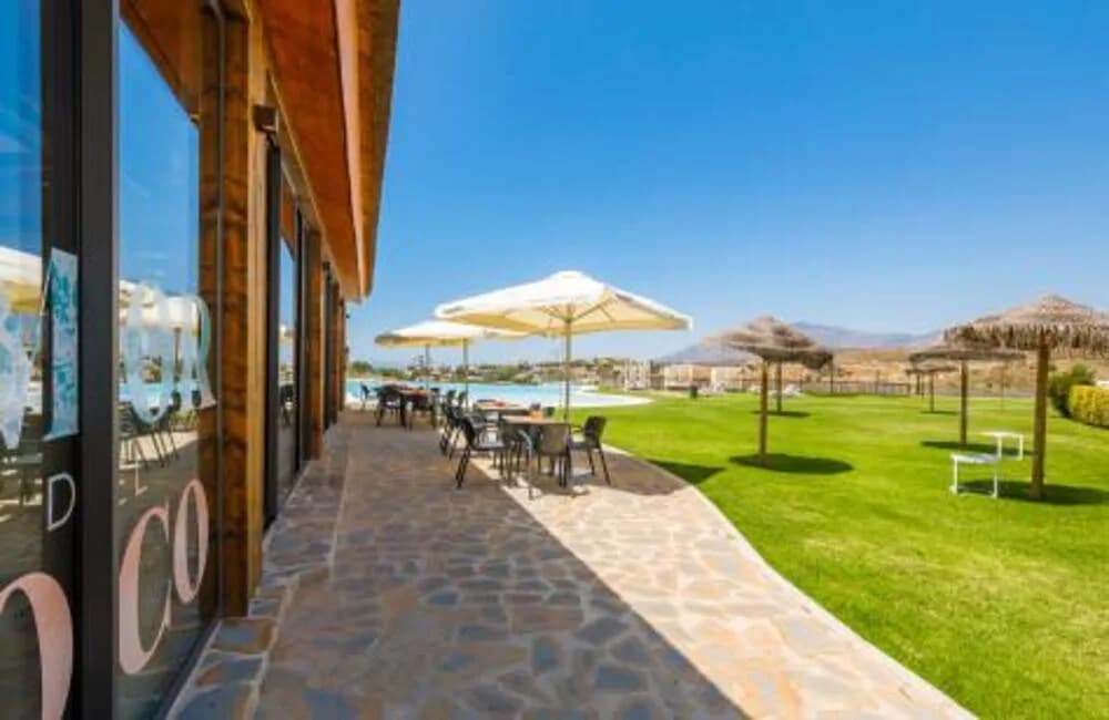 3 Bedroom Middle Floor Apartment for Sale in Benahavís, Málaga - Image 2