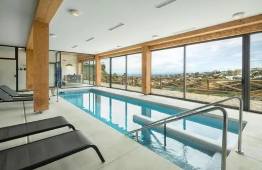 3 Bedroom Middle Floor Apartment for Sale in Benahavís, Málaga - Image 7
