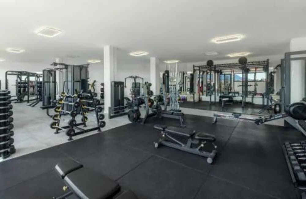 3 Bedroom Middle Floor Apartment for Sale in Benahavís, Málaga - Image 8