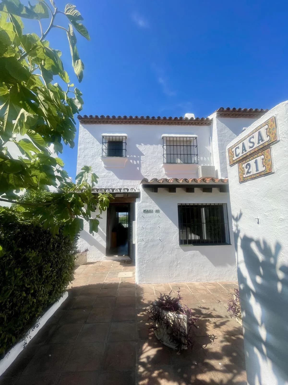 3 Bedroom Semi-Detached House for Sale in La Duquesa, Málaga - Image 2