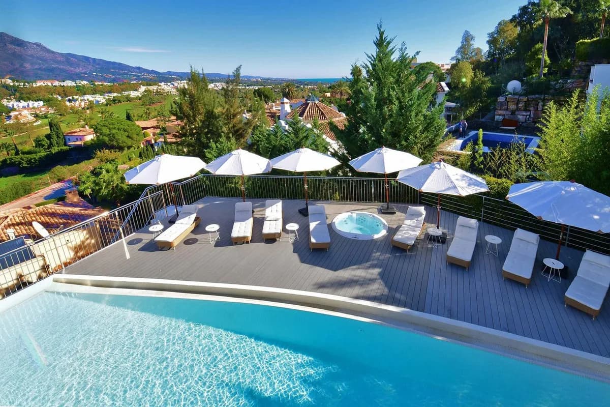 7 Bedroom Detached Villa for Sale in Nueva Andalucía, Málaga - Image 5