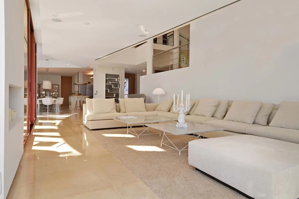 7 Bedroom Detached Villa for Sale in Nueva Andalucía, Málaga - Image 8