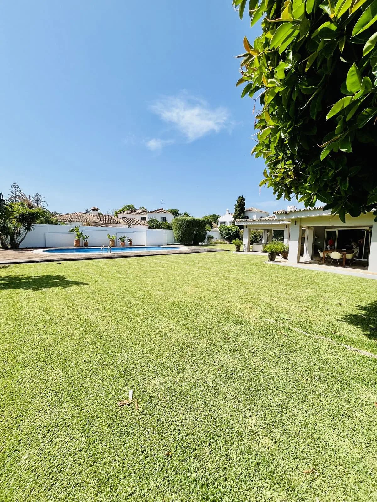 5 Bedroom Detached Villa for Sale in Guadalmina Baja, Málaga - Image 2