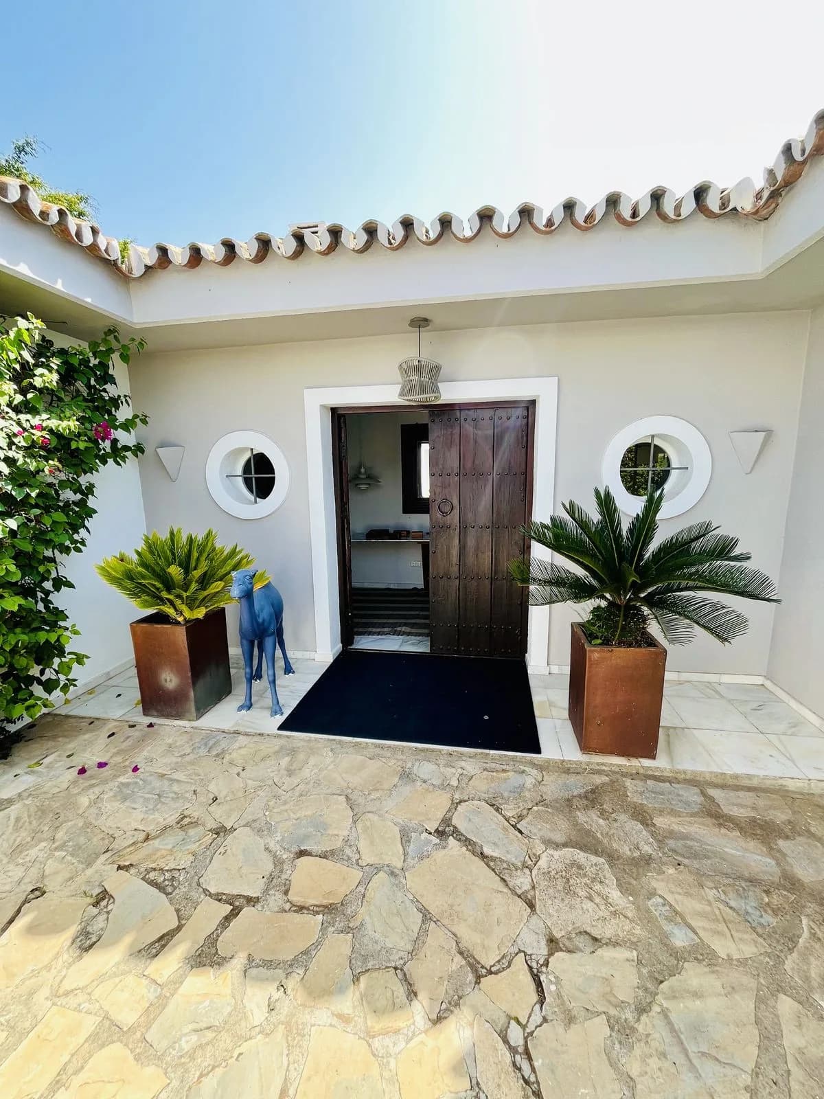 5 Bedroom Detached Villa for Sale in Guadalmina Baja, Málaga - Image 3