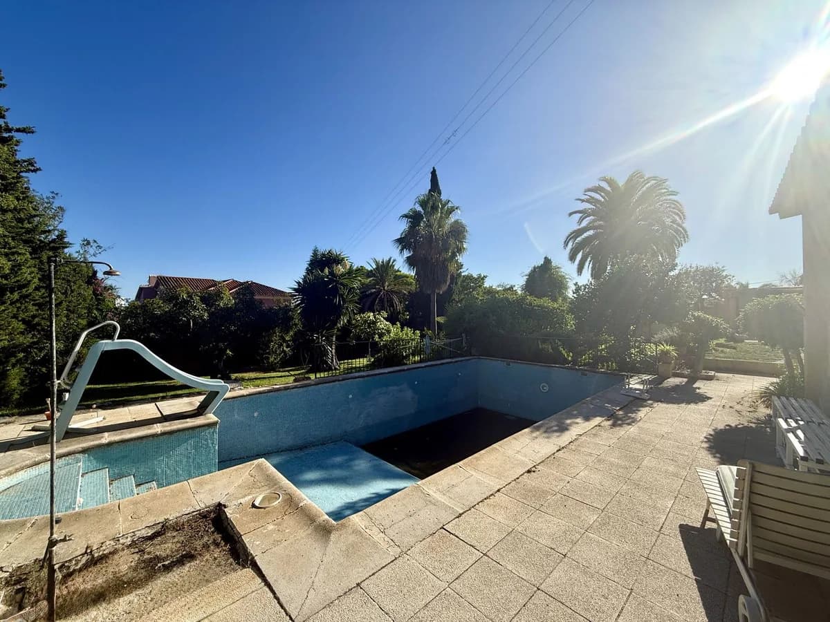 6 Bedroom Detached Villa for Sale in Marbella, Málaga - Image 4