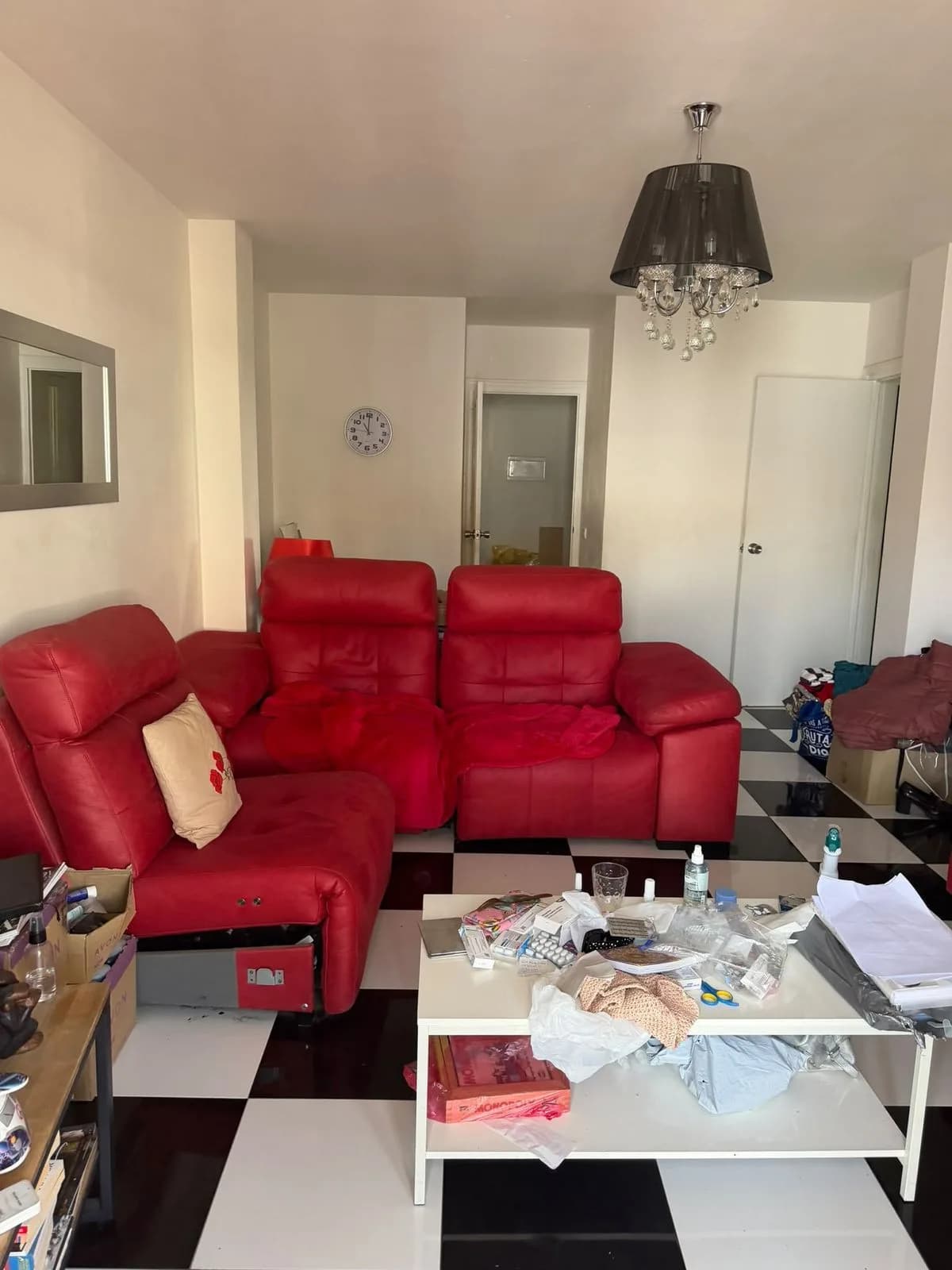 3 Bedroom Middle Floor Apartment for Sale in Estepona, Málaga - Image 4